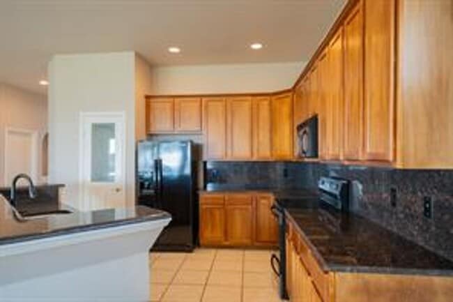 Building Photo - Lakeside Village Living