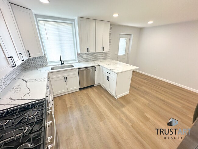 Building Photo - 3 bed/2.5 bath House in North East Philade...