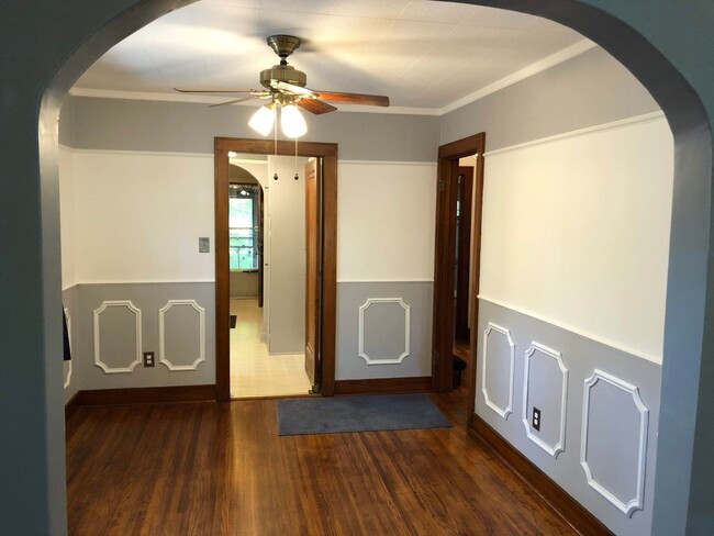 Building Photo - Beautiful 3 bedroom in Hyde Park neighborhood