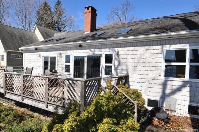 Foto del edificio - 14 Westover Ln