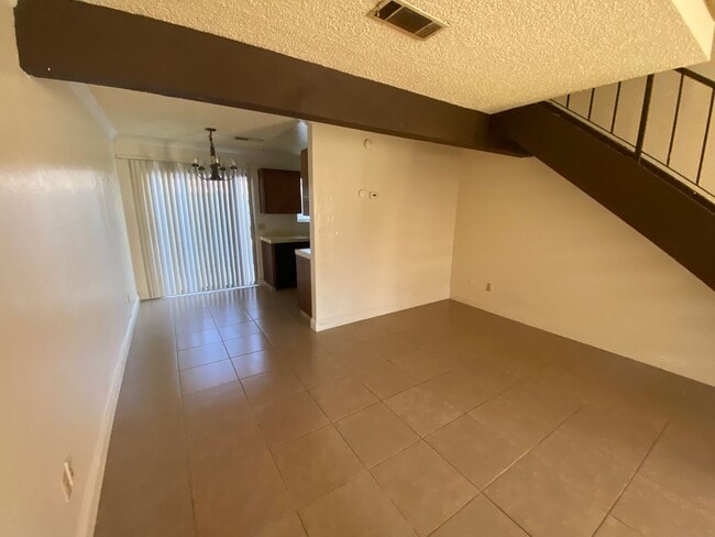 Foto del edificio - spacious one bedroom loft in Hanford