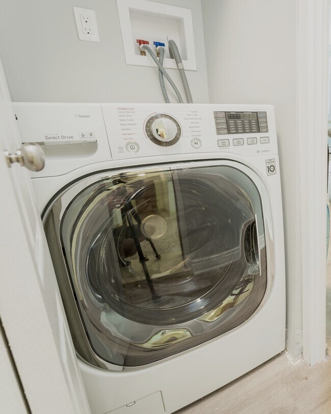 Photo du bâtiment - 387 E 42nd St