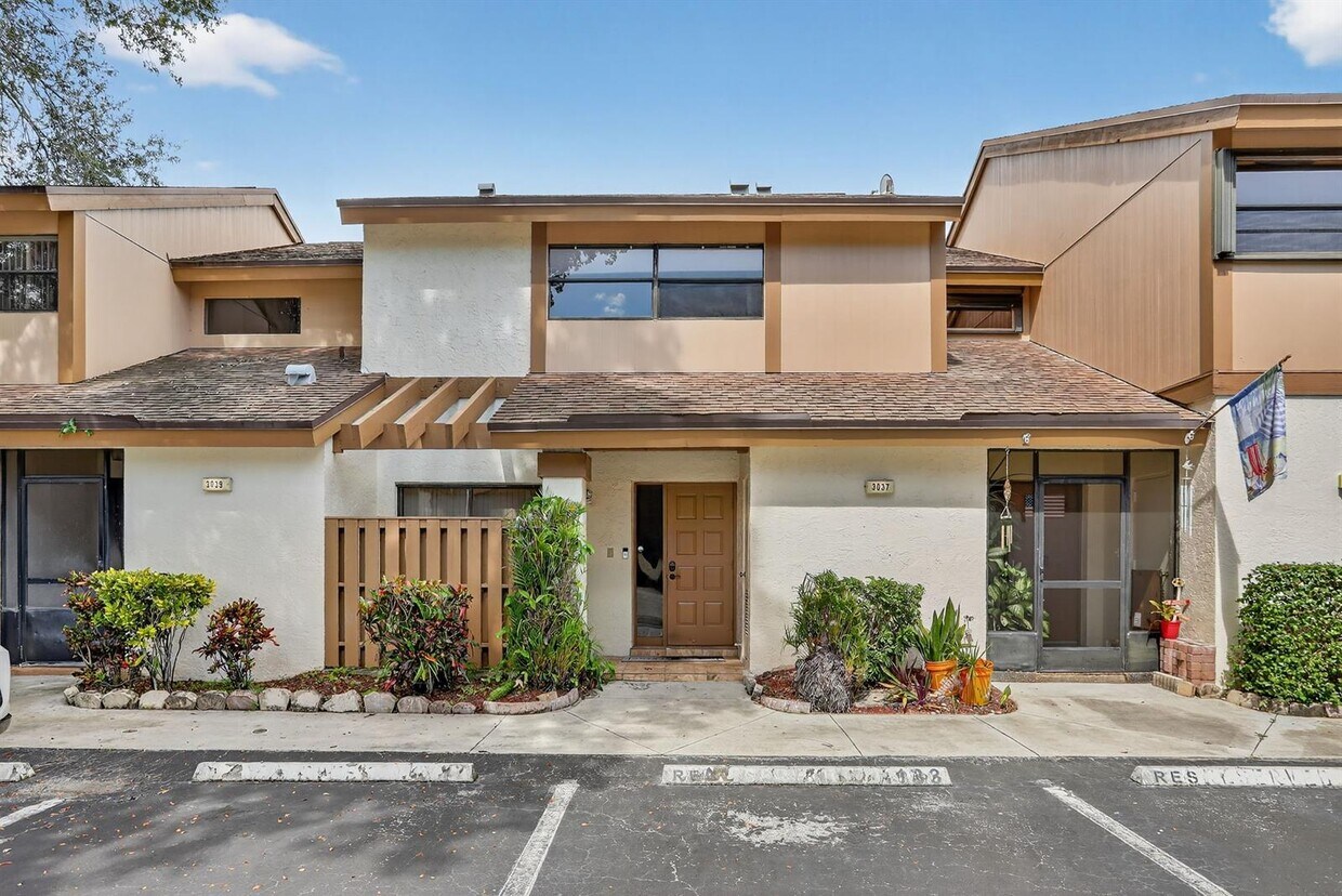 Foto principal - 3037 NW 48th Ave