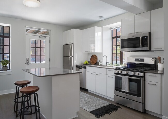 Building Photo - 2755 N Hoyne Ave