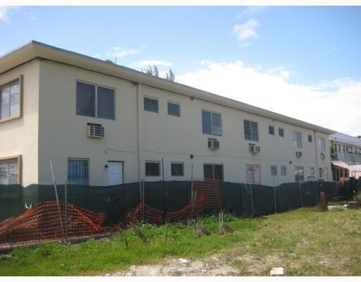 Building Photo - 1935 Normandy Dr