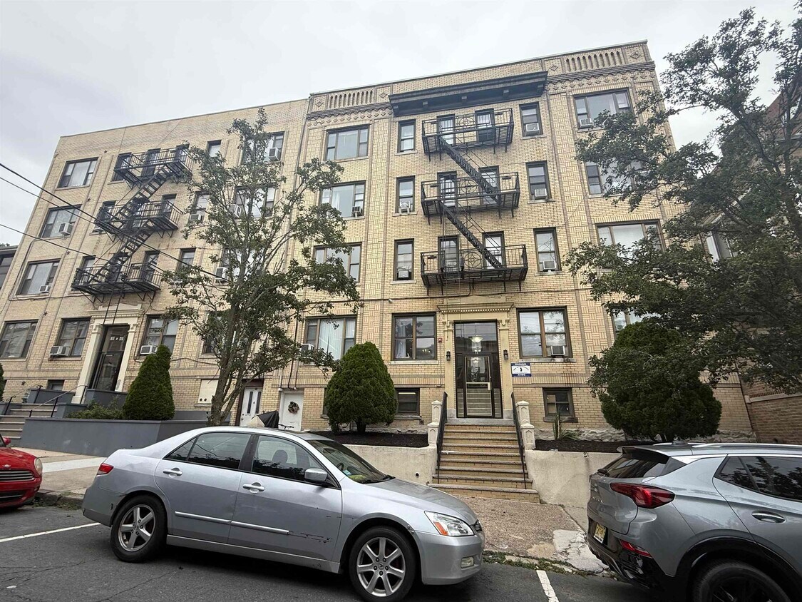 Primary Photo - 14 65th St