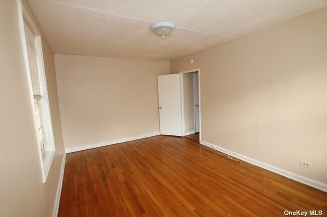 Foto del edificio - 142-35 84th Dr