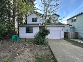 Building Photo - 13726 SE Reedway St