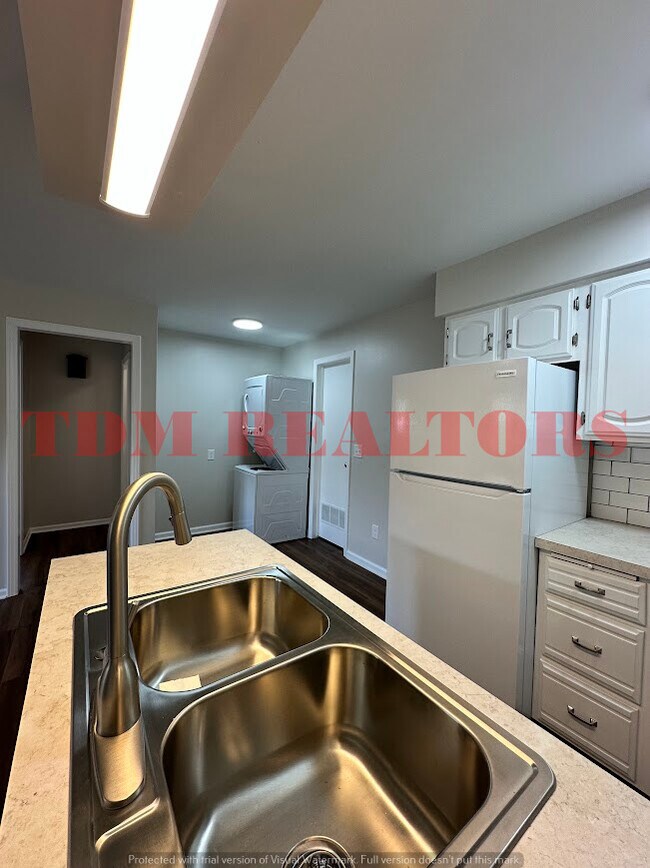 Foto del edificio - 302 E Clinton St