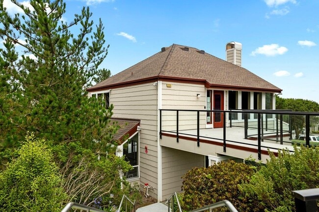 Building Photo - 721 Pointe Pacific Dr