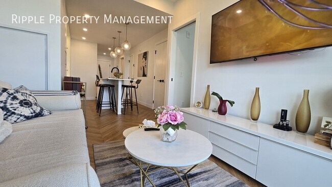 Building Photo - Modern 2 Beds, 2 Baths Apartment/Condo | 2...