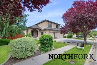 Building Photo - 1832 W Marten Creek Dr