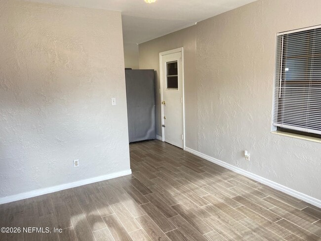 Foto del edificio - 8929 MacArthur Ct S