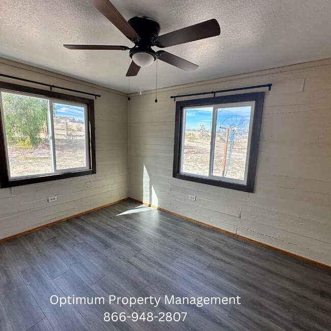 Building Photo - Charming 2 Bedroom Home on Large Private Lot with Mountain Views