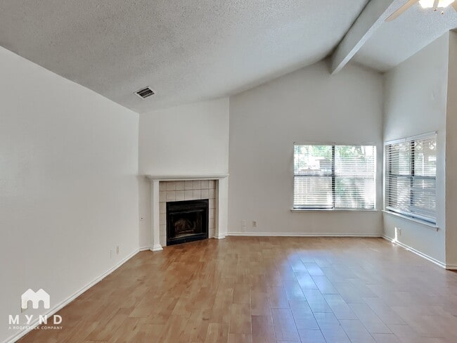 Building Photo - 1107 Peach Tree Cove