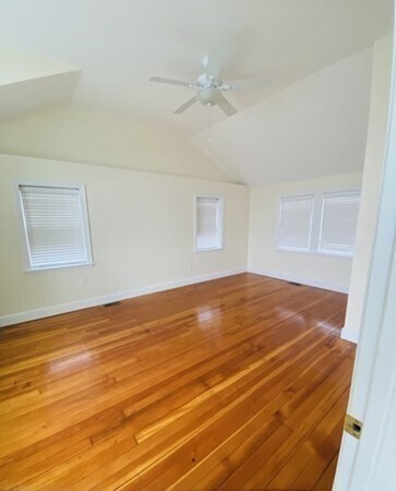 Foto del edificio - 554 Pleasant St