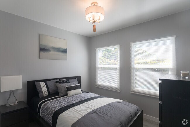 1BR, 1BA- 525SF- Bedroom - 815 Mariposa St
