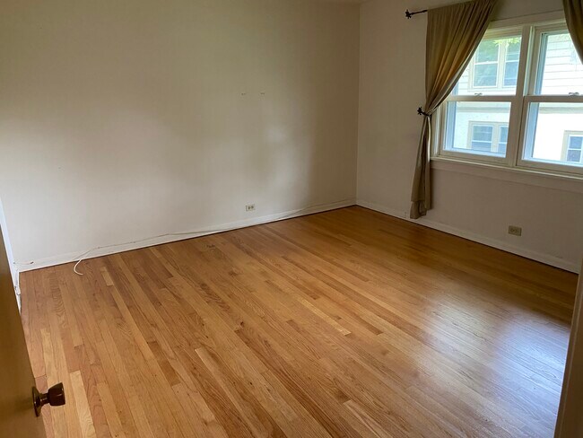 Building Photo - 1456 Wilmette Ave