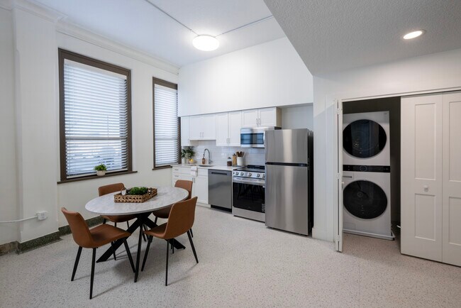 Building Photo - 835 Van Buren St