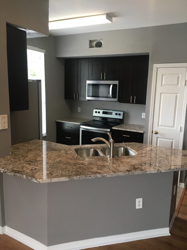 Foto del edificio - 9744 Lake Chase Island Way