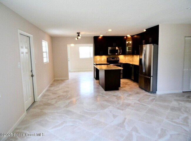 Foto del edificio - 4362 Sherwood Blvd