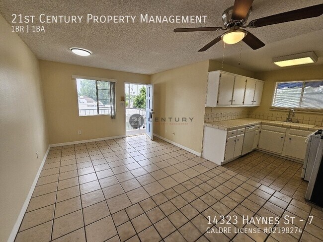 Foto del edificio - 14323 Haynes St