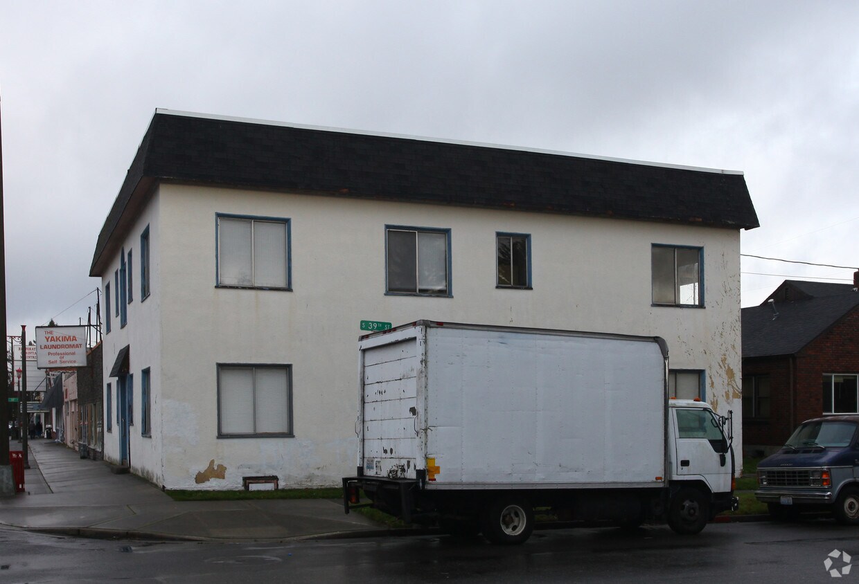 Building Photo - 3831 S Yakima Ave