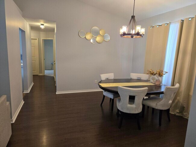Building Photo - 1225 Ego Dr