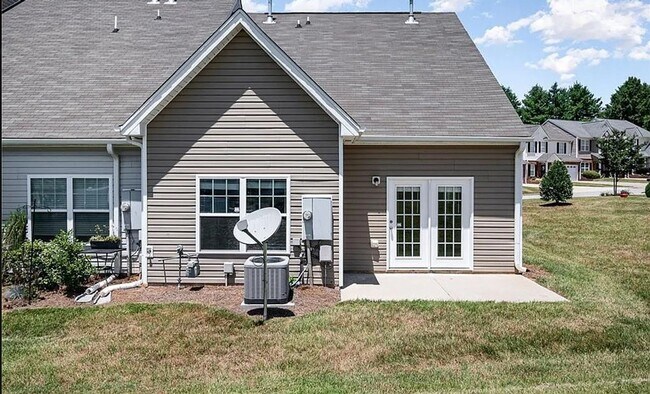 Building Photo - Charming 3BR Townhome in Colfax