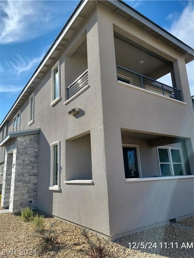 Building Photo - BRAND-NEW TOWNHOME IN THE NW!