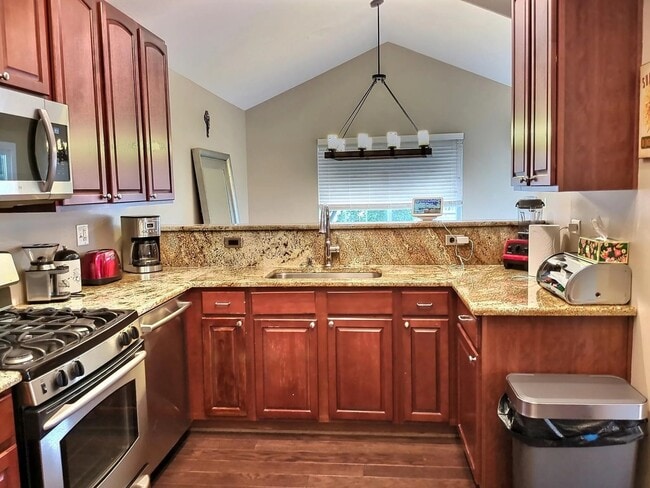 Building Photo - 557 Cary Woods Cir