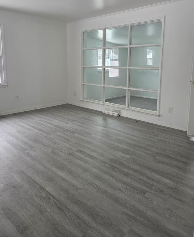 Building Photo - Turn-Key Ranch in Oak Park!