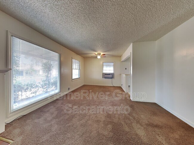 Building Photo - 4929 Virginia Way