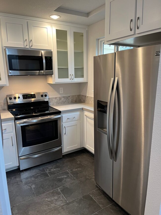 Building Photo - Remodeled 2 Bedroom 2 Bathroom Bennett Val...