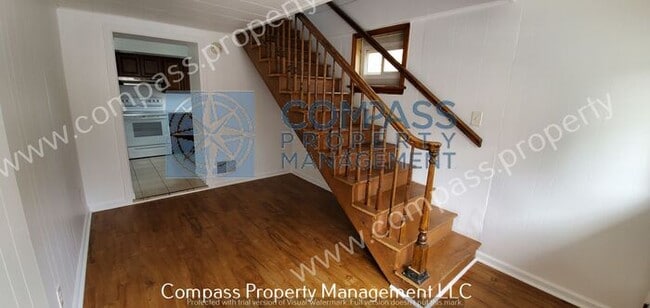 Building Photo - $1395 - 2 Bed, 1.5 Bath, Cottage Home - We...