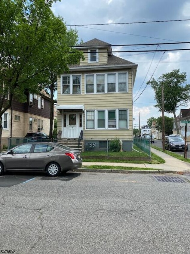Primary Photo - 69 Van Riper Ave