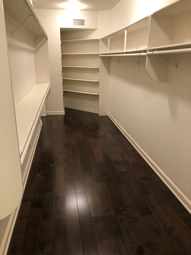 walking closet - 11745 Montana Ave