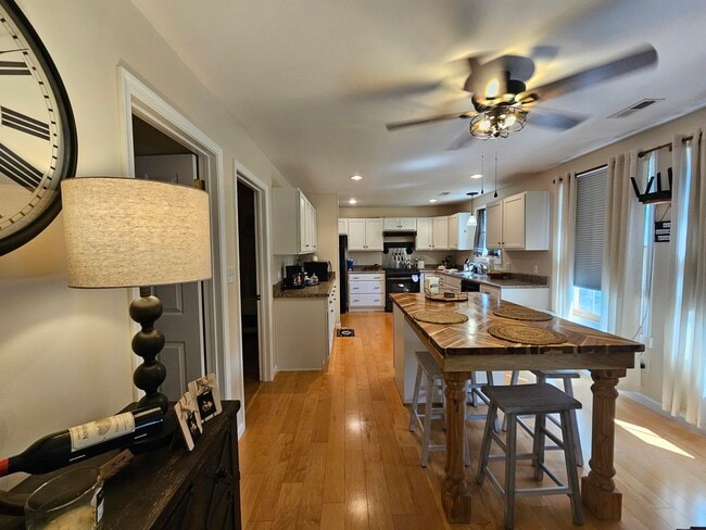 Dining Area - 3234 Lowry Rd