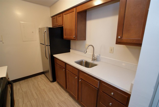 Kitchen - Richland Hills Apartments