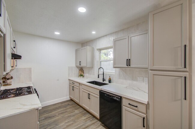 Foto del edificio - 9923 Antrim Ln