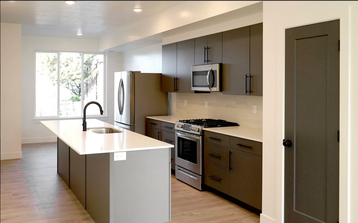 Primary Photo - 2061 S Main St