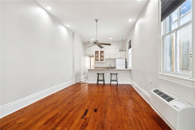 Building Photo - 830 Spain St