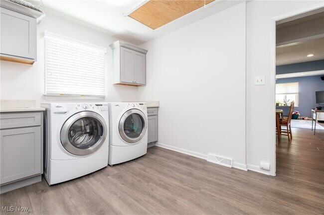 Building Photo - 2500 Deborah Dr