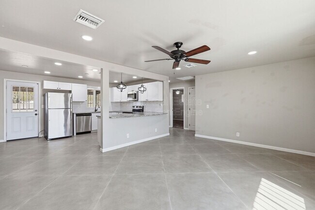 Foto del edificio - 5113 E Bellevue St