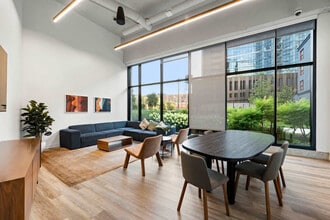 Building Photo - 853 W Blackhawk St