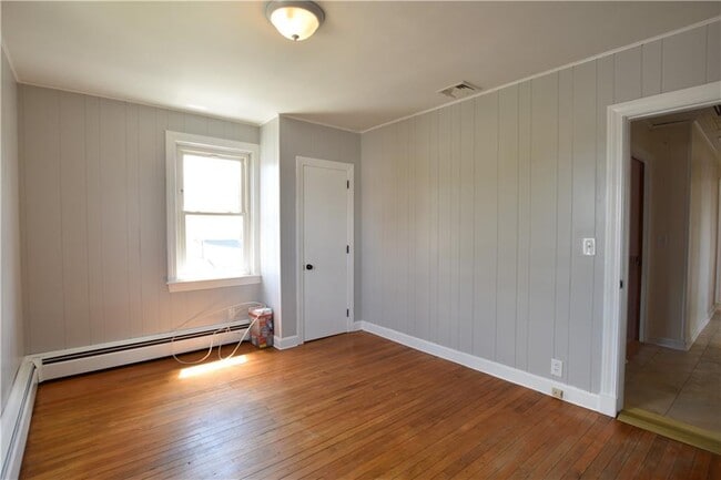 Building Photo - 46 N Hull St