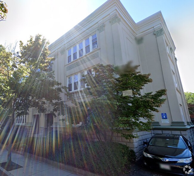Building Photo - 76 Egmont St