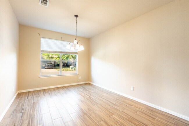 Foto del edificio - 7220 Petersburg Dr