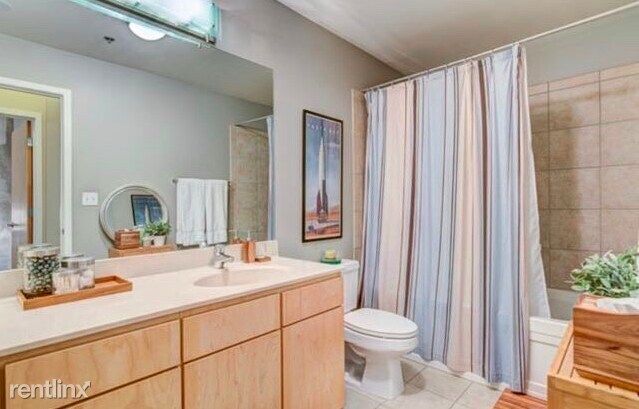 Building Photo - 1 br, 1 bath  - 630 N Franklin St Unit 11