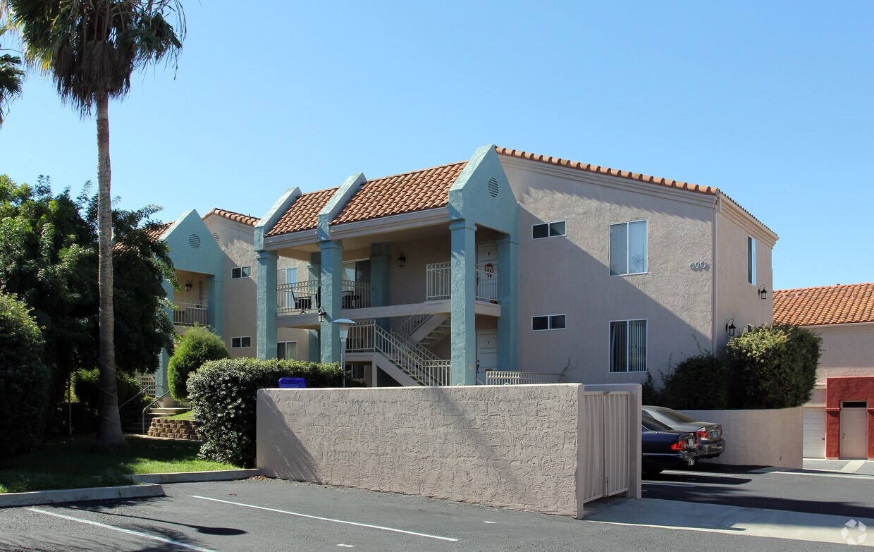 690698 California St, Oceanside, CA 92054 Apartments in Oceanside